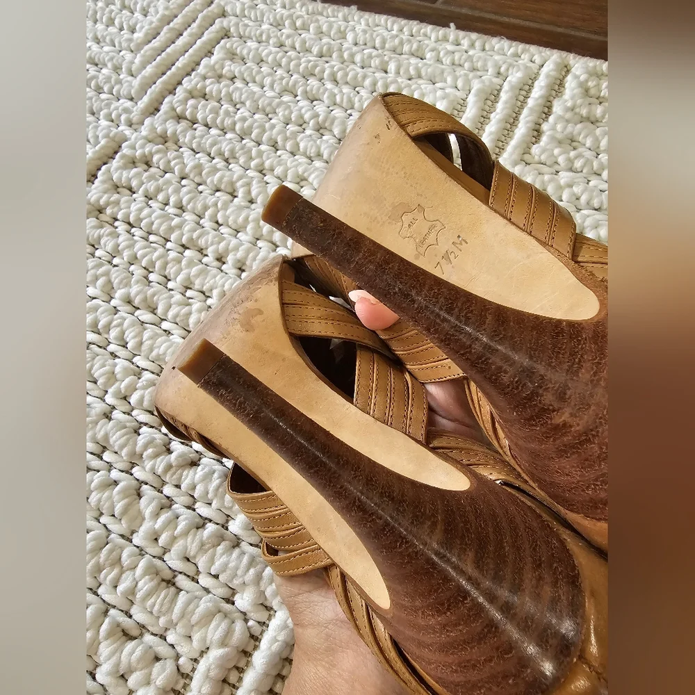 TORY BURCH LIV CAMEL BROWN TAN STRAPPY HEELS SZ 7.5